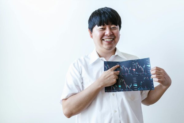 Proven strategies to manage commercial property value declines in the uk market downturns